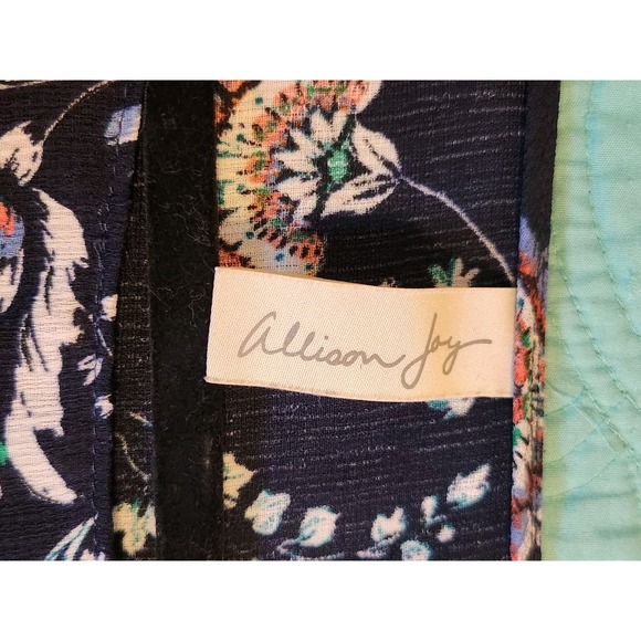 Evereve Frida Floral Size Small Navy Blue 3/4 Bell‎ Sleeve Top Cottagecore Boho - Picture 2 of 6